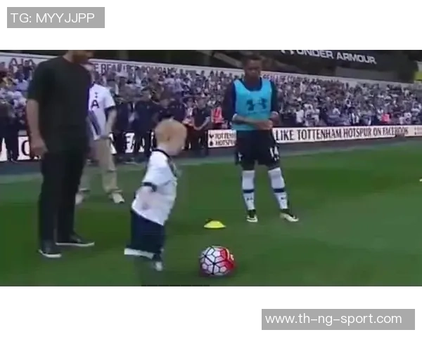 足球的激情与暴力交织下的野蛮运动魅力探讨